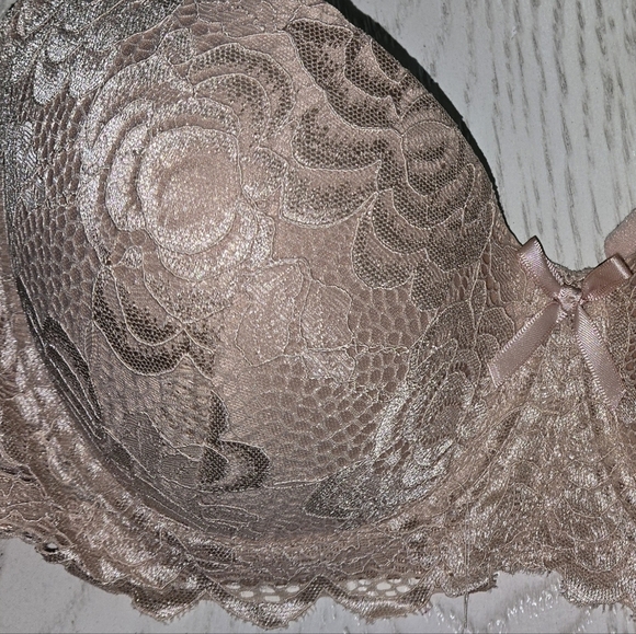 Elegant Lace Push-Up Bra in Tan 34DD - Picture 3 of 7